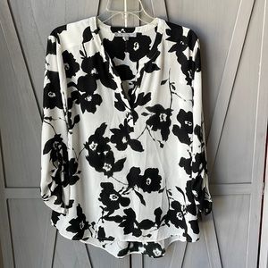 Daniel Rainn black and white flower blouse